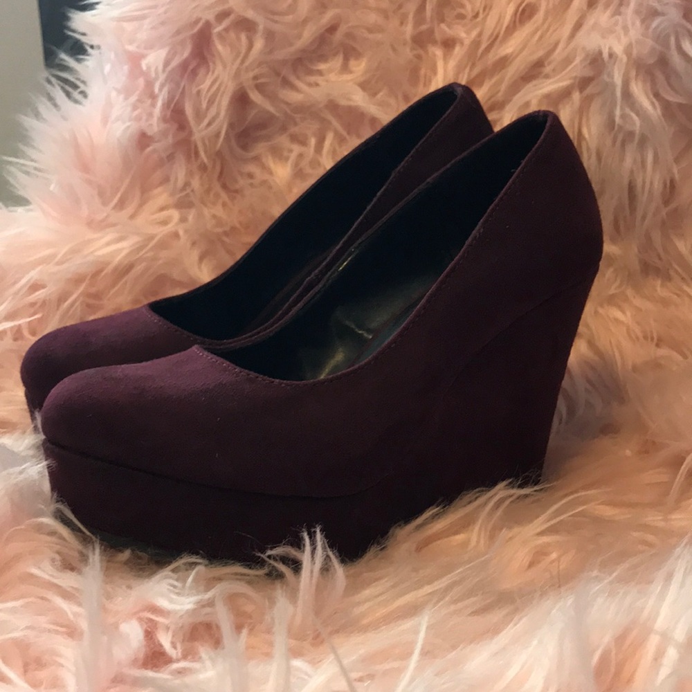 Soda never worn platform wedge